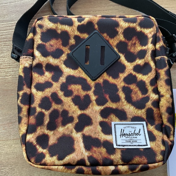 Herschel Supply Co. Heritabe Leopard Print Crossbody NWT - Picture 2 of 10